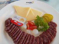 Fahrt mit dem Glacier-Express (Mittagessen - Älplerteller)
