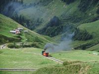 Der Dampfzug schnauft nach oben