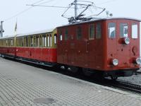 Die Nostalgiebahn bringt uns wieder nach unten