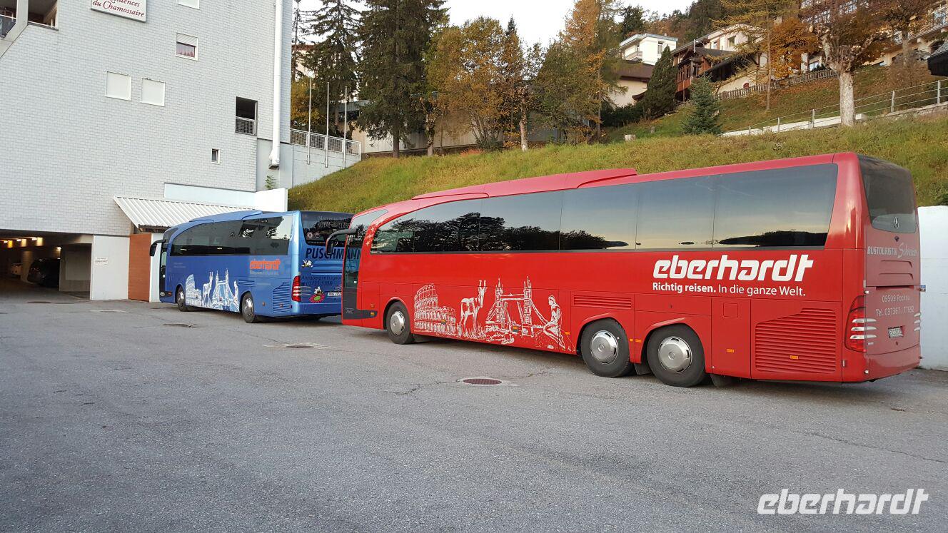 unsere zwei Reisebusse ...
