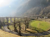 047 Fahrt mit dem Bernina-Express - Fahrt über das Kreisviadukt von Brusio