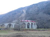 063 Fahrt mit dem Bernina-Express - Fotostopp am Kreisviadukt von Brusio