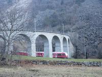 068 Fahrt mit dem Bernina-Express - Fotostopp am Kreisviadukt von Brusio