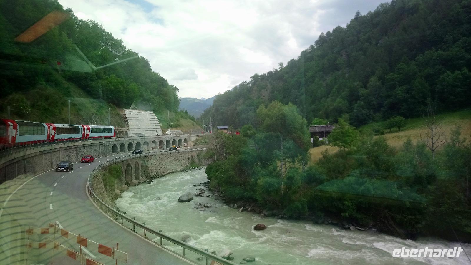 Mit dem Glacier Express von St. Moritz nach Zermatt