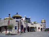 Hundertwasser-Markthalle in Altenrhein