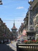 Eiger, Mönch, Jungfrau - Ausflug nach Bern Stadtführung - Hauptgasse mit Zytgloggeturm
