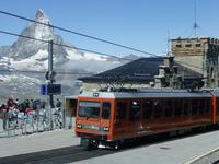 Am Bahnhof steht die Gornergratbahn wieder bereit