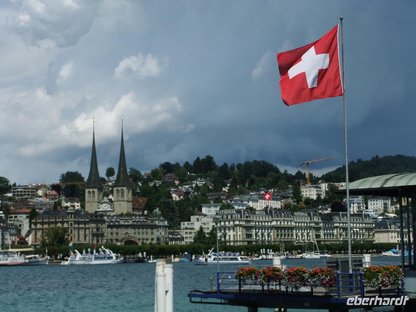 Blick zum Hofkirche in Luzern