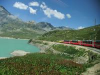 Der Bernina-Express an der höchsten Stelle seiner Strecke