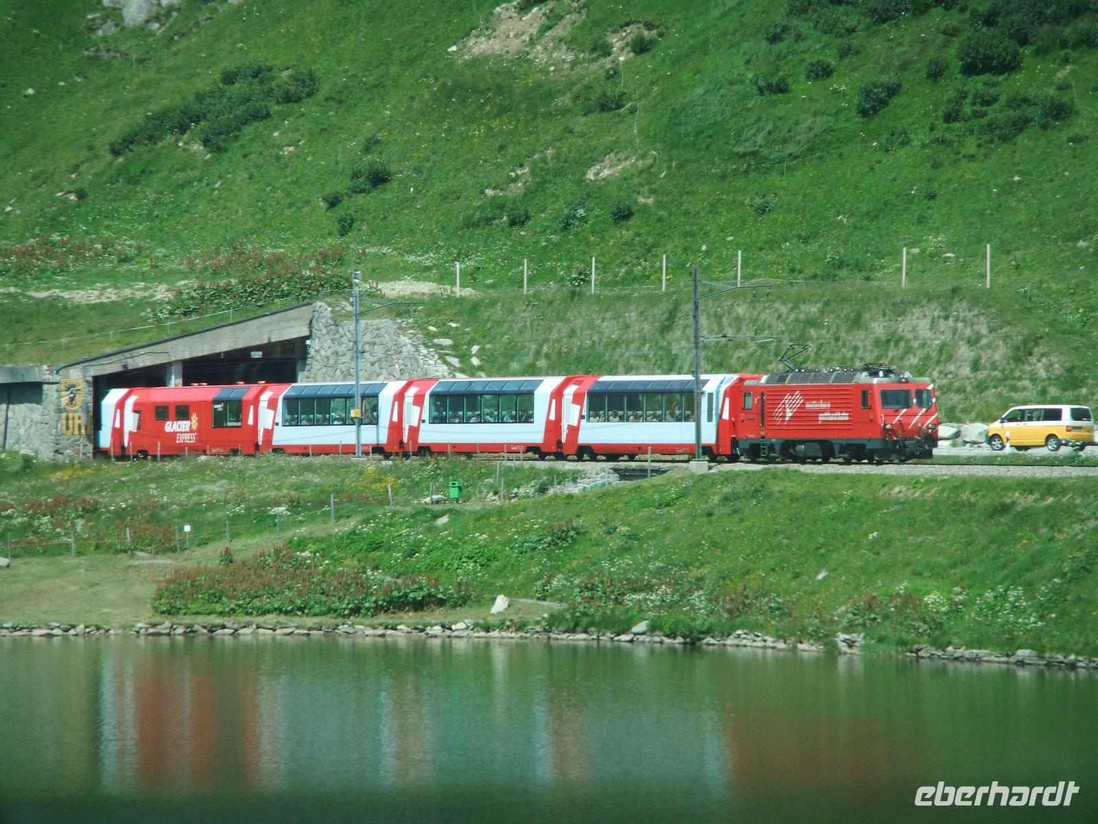 Der Glacier-Express auf dem Oberalppass