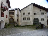 Typische Engadinhäuser