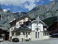 Auf dem Dorfplatz von Leukerbad