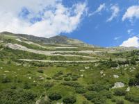 Fahrt mit der Furka-Dampfbahn - Blick zur Grimsel-Passstraße