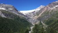 Fahrt mit dem Bernina-Express (Foto-Halt in Alp Grüm - Blick auf den Palü-Gletscher)