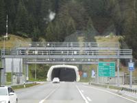 Einfahrt Tunnel san Bernadino.