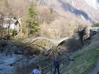 Die Römerbrücke bei wenig Wasser