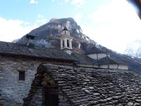 Die Kirchturmspitze von Sonogno
