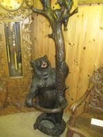 In der Schnitzerei Kirchhofer in Brienz