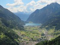 Fahrt mit dem Bernina-Express -Blick in Puschlav nach Poschiavo und zum See