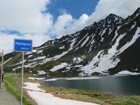 Fahrt über den Flüelapass - See auf der Passhöhe