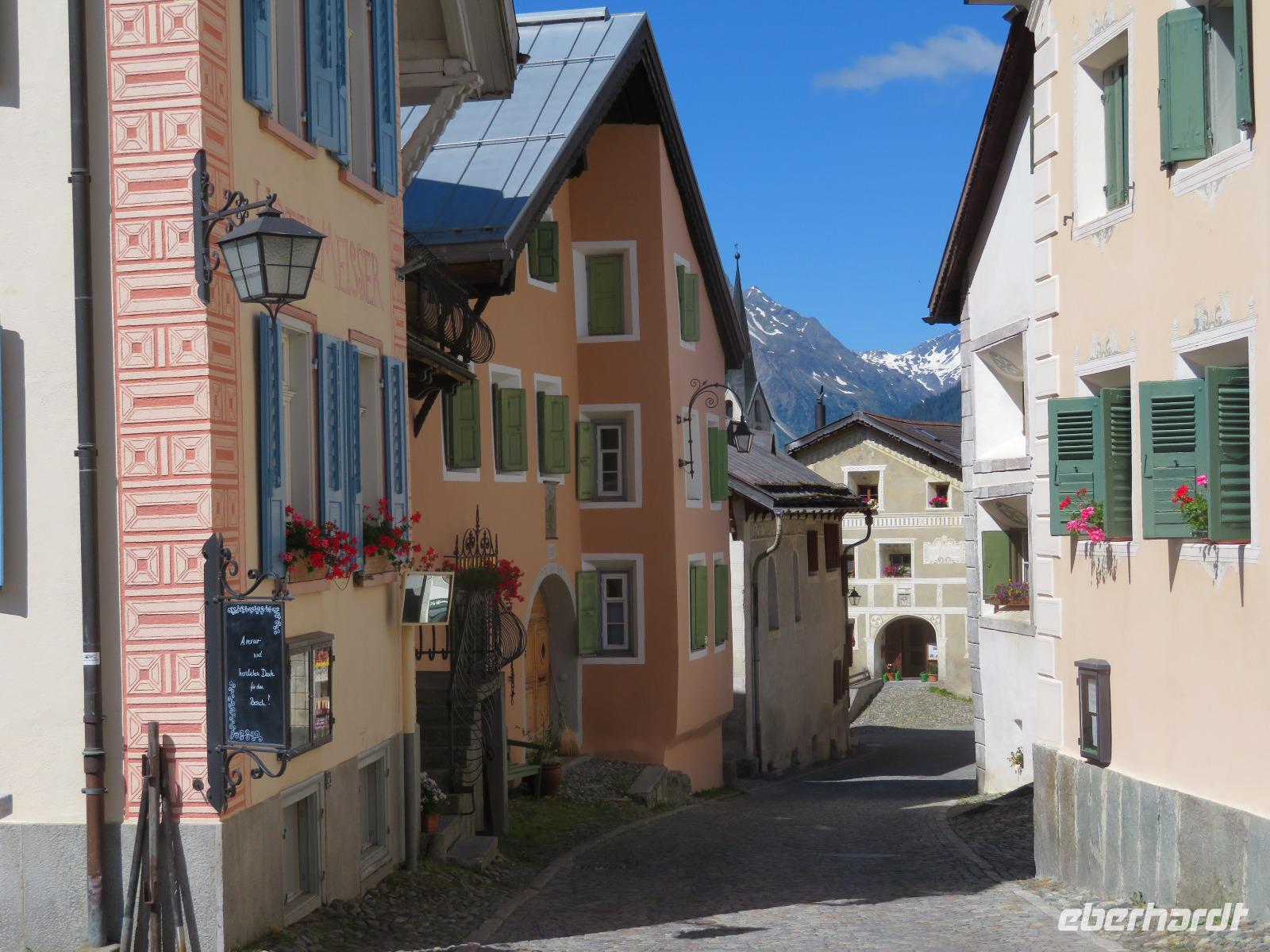 Guarda - typisches Engadiner Haus
