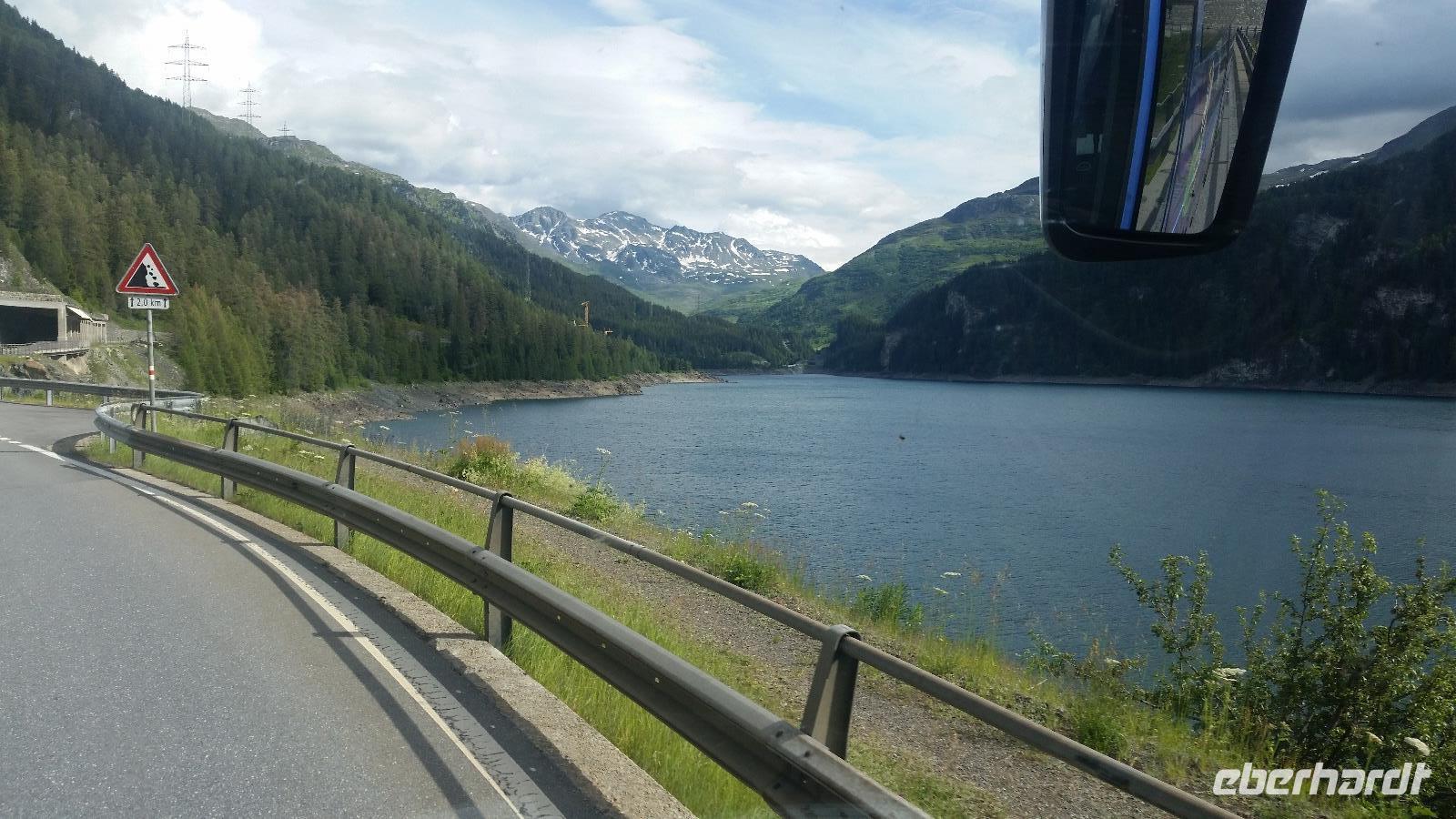 Überall Berge uns Seen