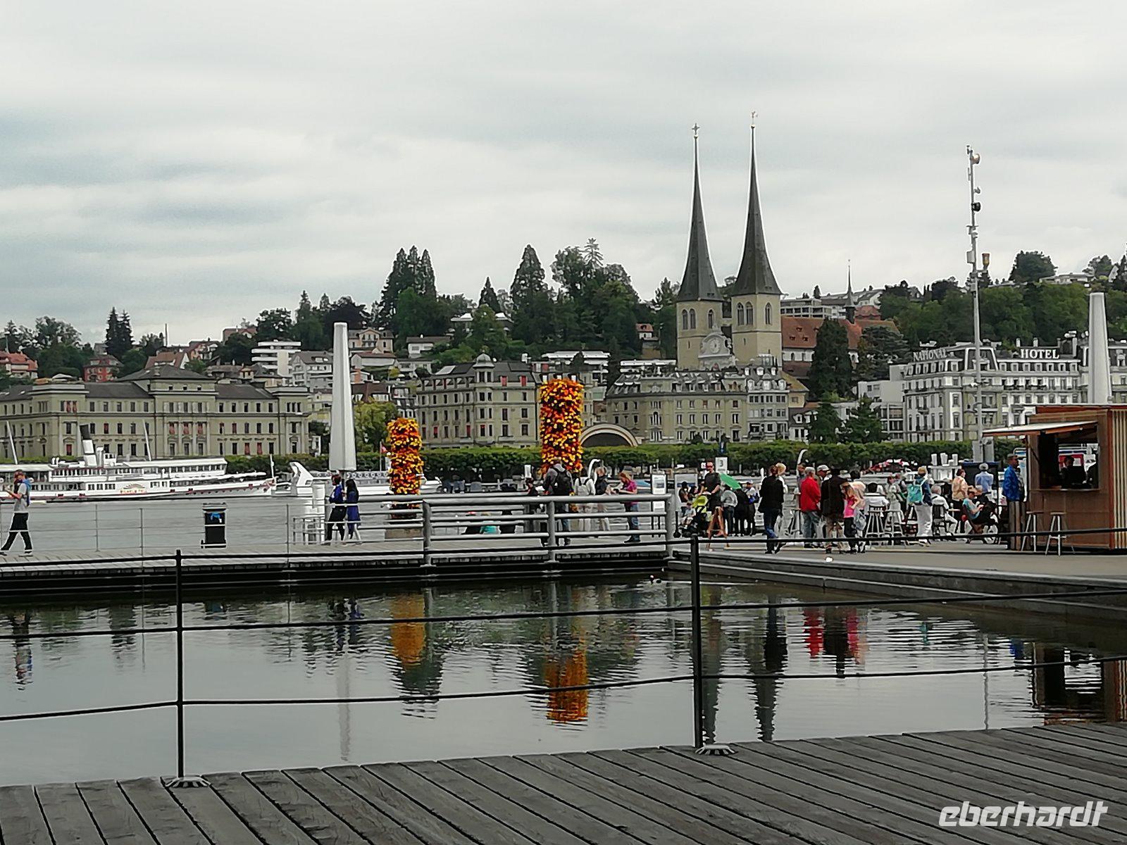 Blick zur Hofkirche in Luzern