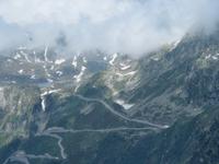 Fahrt über den Furka Pass - Blick zur Grimselpass-Straße