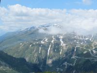 Fahrt über den Furka Pass - Blick zur Grimselpass-Straße