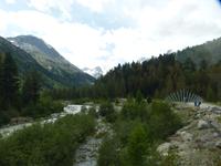 Lange Täler mit wilden Flüssen