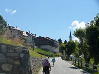 Direkt am Hang wohnen noch 200 Einwohner