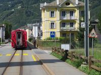 Fahrt mit dem Bernina-Express - der Zug wird zur Straßenbahn