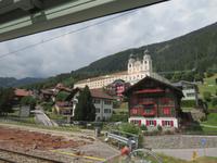 Fahrt mit dem Glacier-Express - Blick zum Kloster Disentis