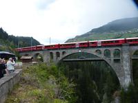 Ein Zug auf dem Soliser Viadukt