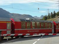 Unterwegs treffen wir den Bernina-Express wieder