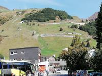 Blick von Andermatt zur Oberalppass-Straße