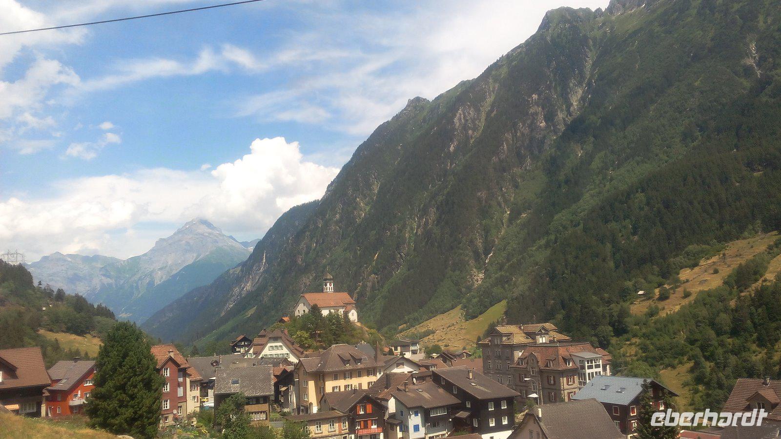  Fahrt mit dem Gotthard Panorama Express, Kirche in Wassen