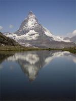 Das Matterhorn spiegelt sich im Riffelsee