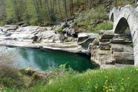 Türkis schimmert das Wasser