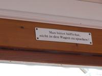 Fahrt auf die Rigi - Hinweis im historischen Wagen aus einer längst vergangenen Zeit