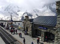 am Bahnhof der Zahnradbahn