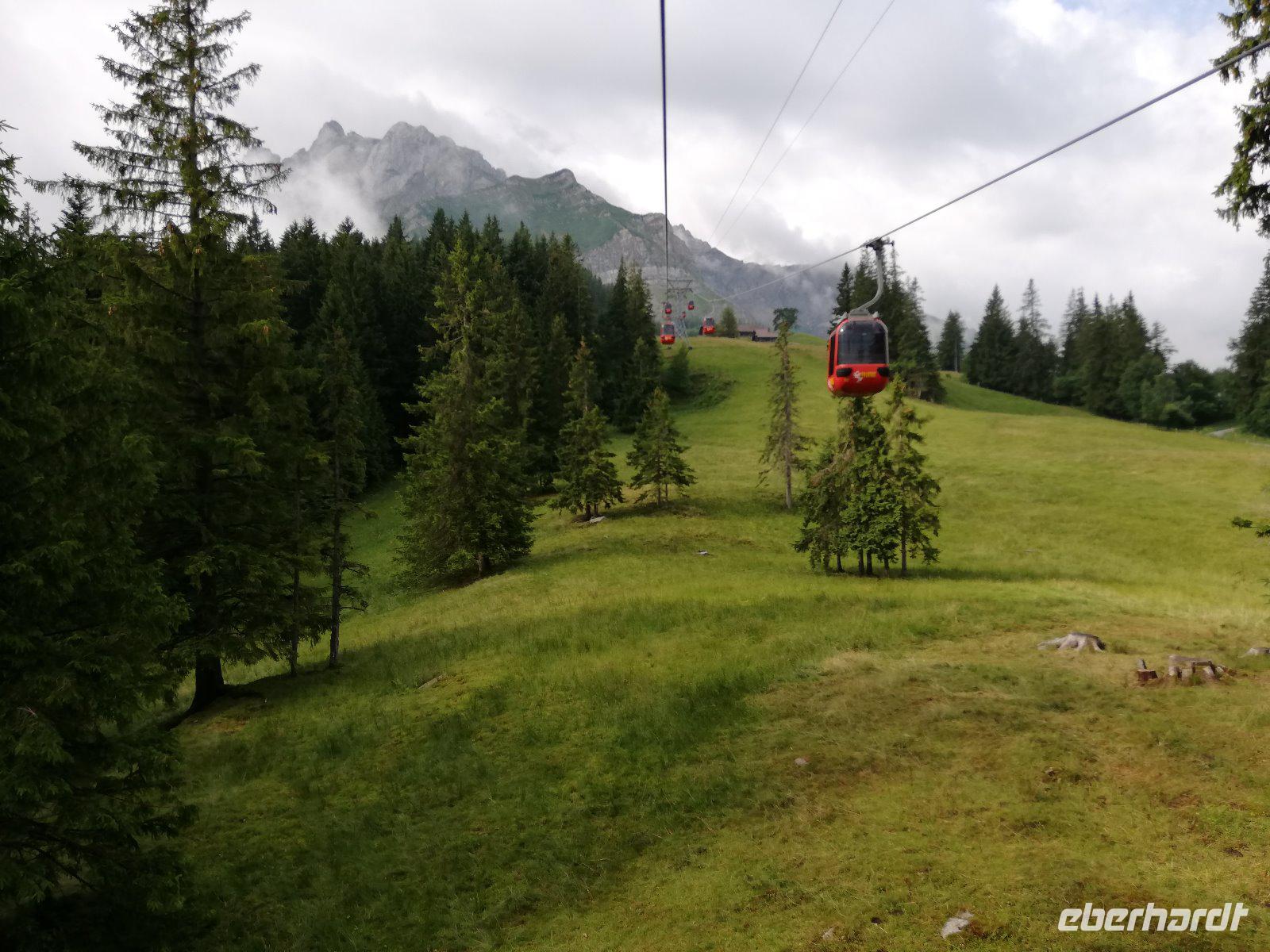 Abschied vom Pilatus, Fahrt mit Kabinen- und Gondelbahn nach Kriens
