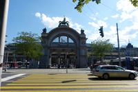 Das Portal des Luzerner Bahnhofs
