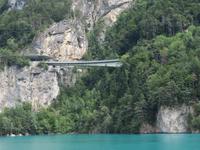 Schifffahrt auf dem Vierwaldstättersee - Kühne Brücke auf der Axenstraße