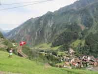 Fahrt mit dem Gotthard Panorama Express -Kirche in Wassen