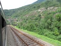Fahrt mit dem Gotthard Panorama Express - kühne Brücken der Gotthard-Autobahn