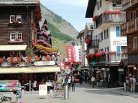 Die Bahnhofstraße in Zermatt