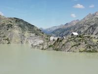 Fahrt entlang des Grimselstausee