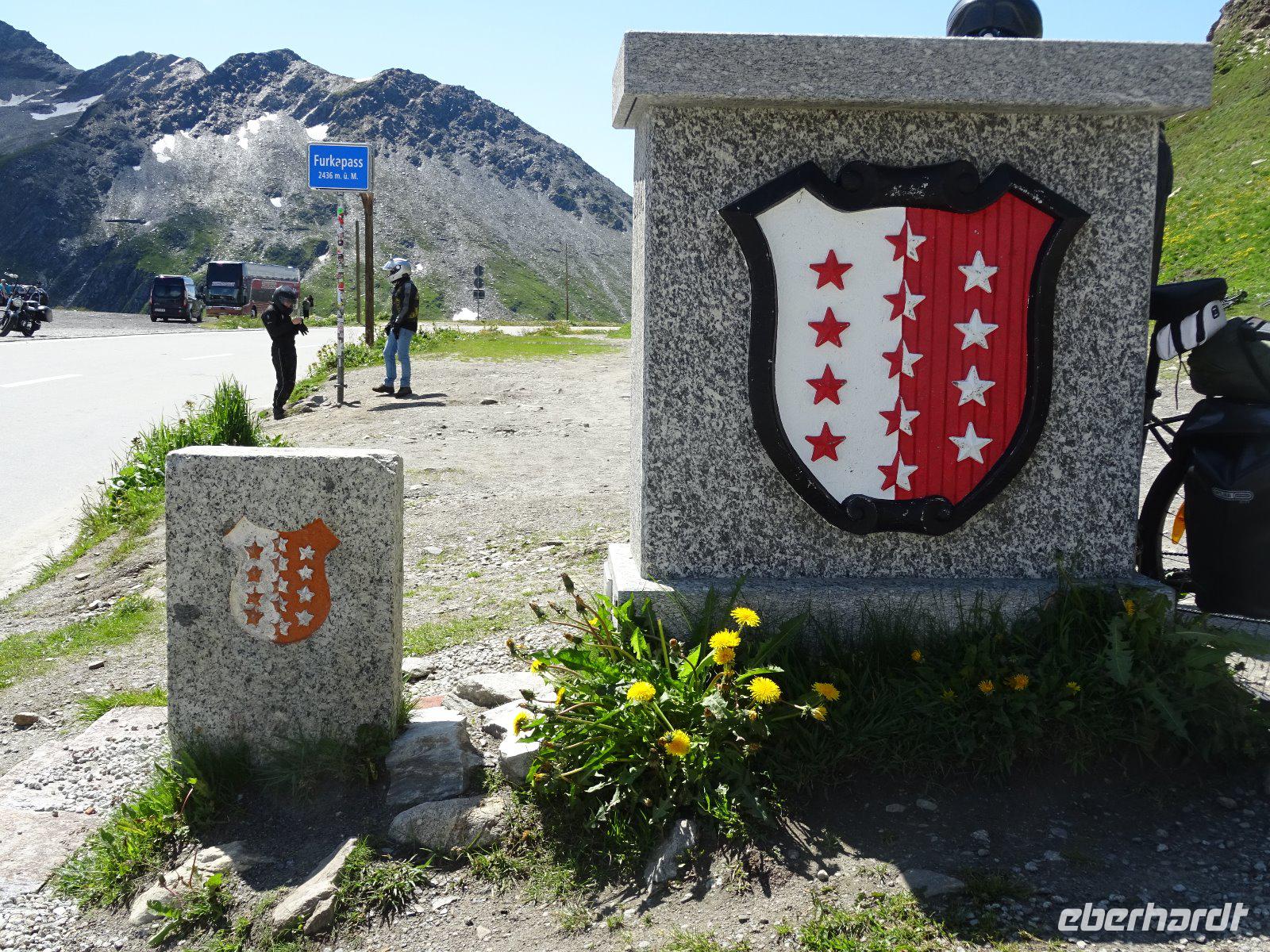 Furka-Passhöhe, Grenze zum Wallis