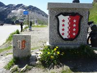 Furka-Passhöhe, Grenze zum Wallis